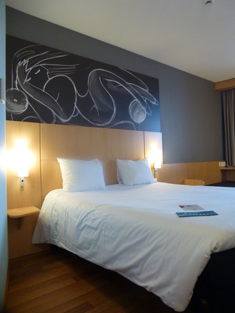 Ibis Centre Nations होटल 3*